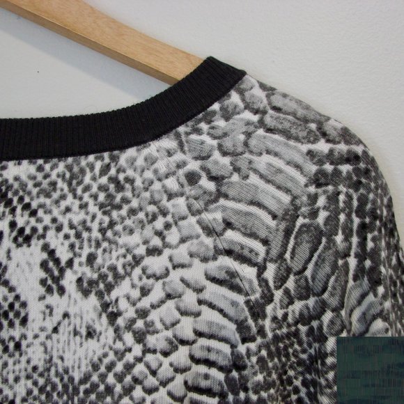 Animal Print Tunic Sweater Black White Snakeskin Print Asymmetrical Hem Small - Picture 14 of 16
